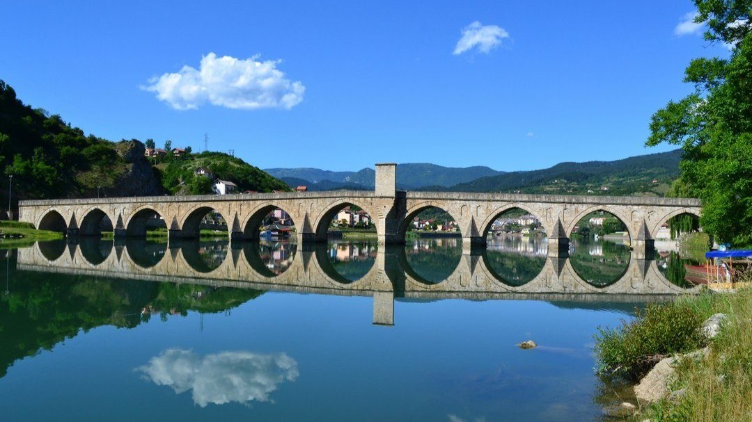 Наслов: Зашто људи памте приче, а заборављају чињенице?